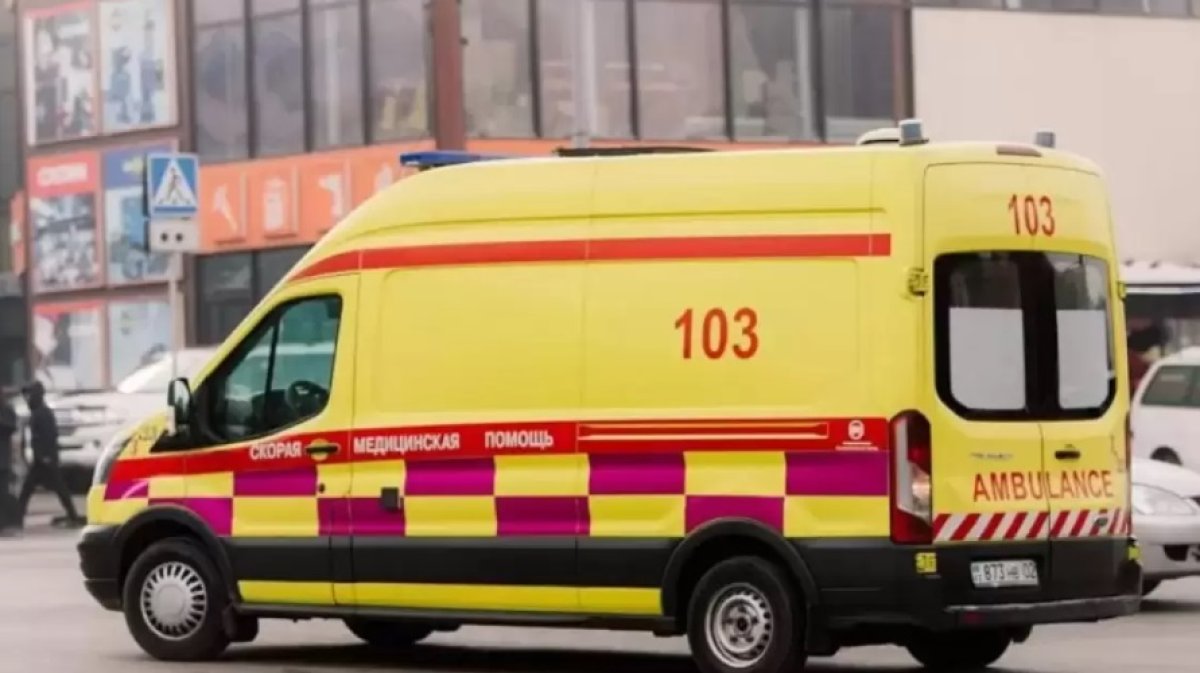 Более 50 человек отравились угарным газом в поезде в Алматы