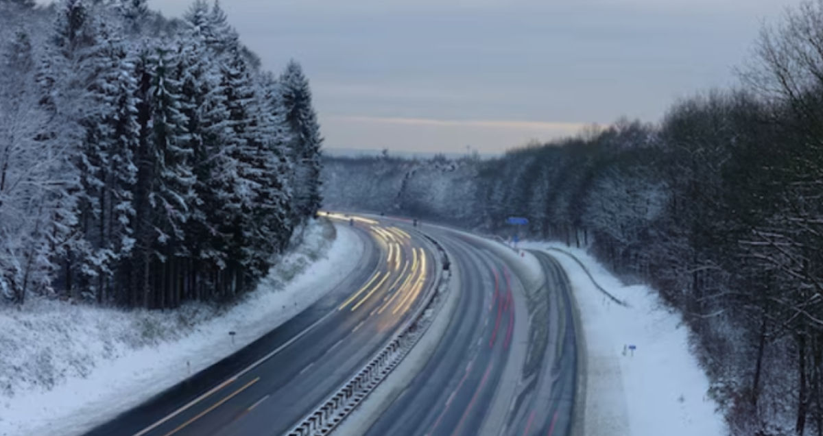 В регионах Казахстана закрыли трассы из-за непогоды
