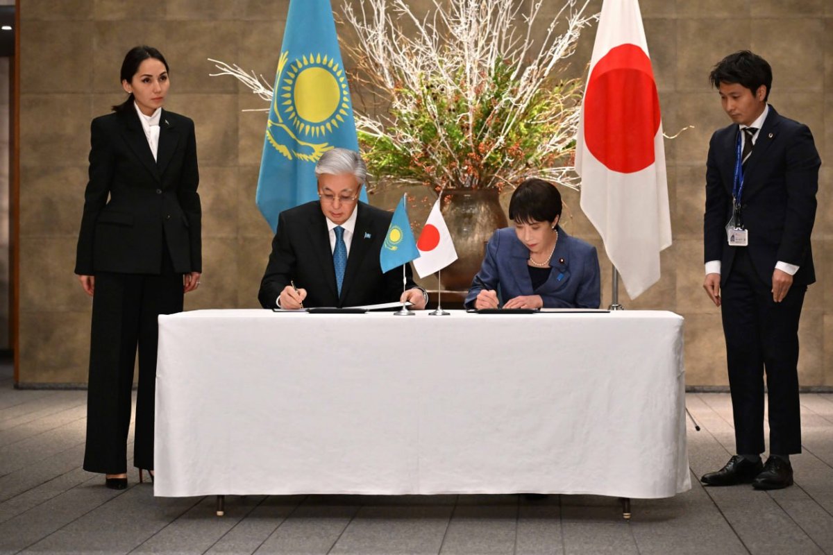Казахстан и Япония подписали 14 важных документов