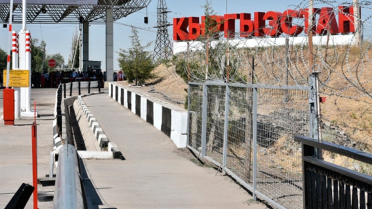 Студенты из Казахстана не могут вернуться в Кыргызстан для учебы