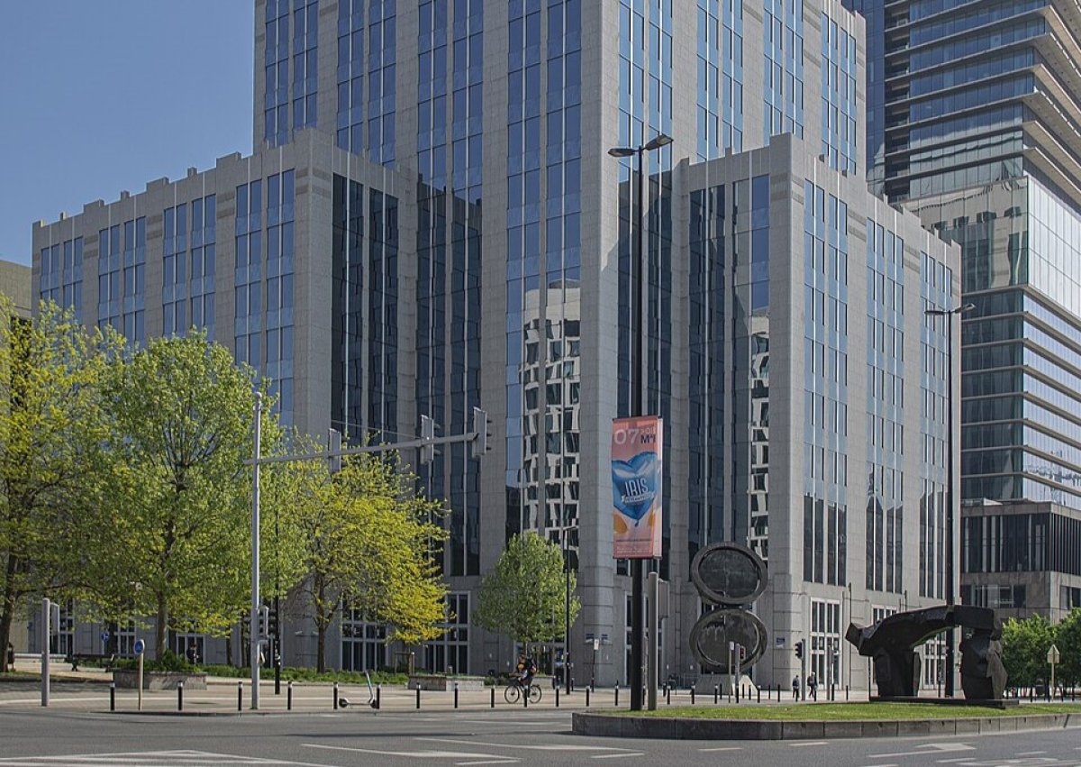 Заморозили по ошибке: Euroclear вернул Казахстану 600 млн долларов