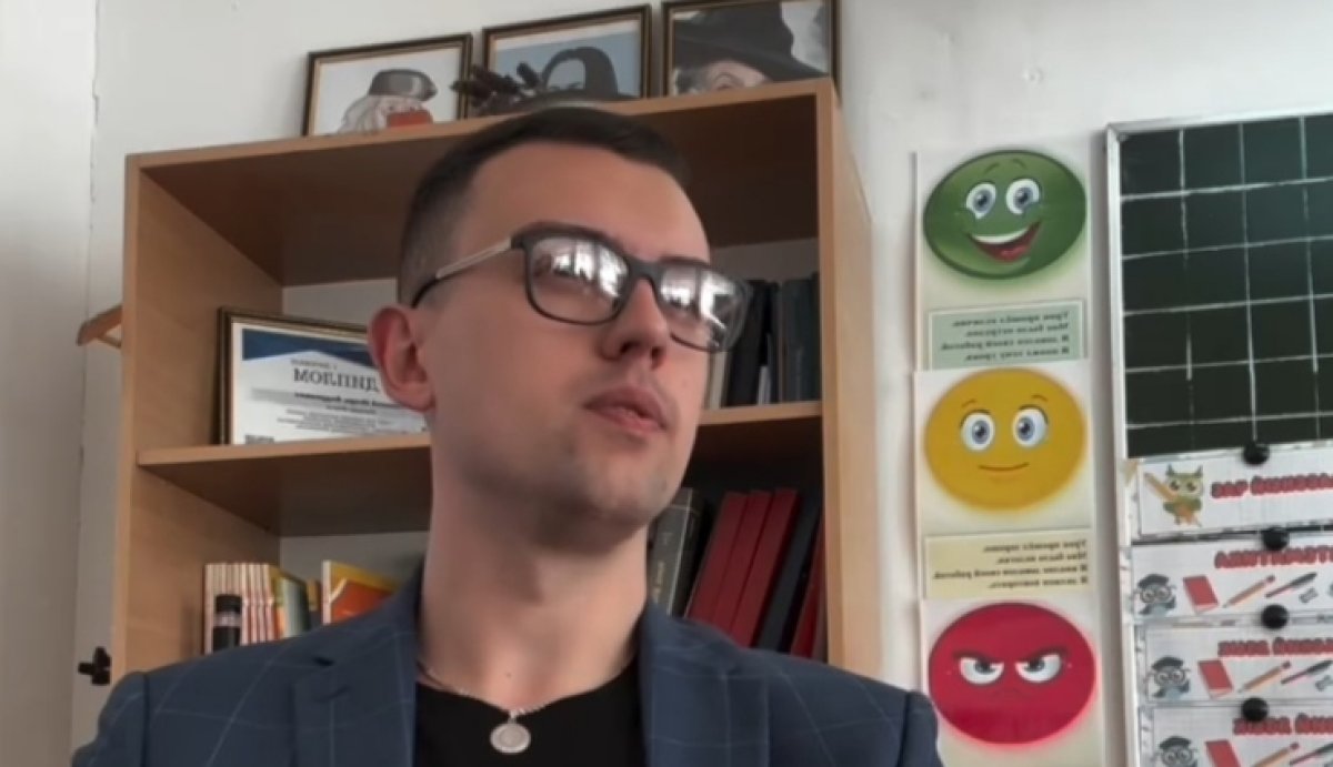 Сельский учитель из Казахстана стал звездой соцсетей