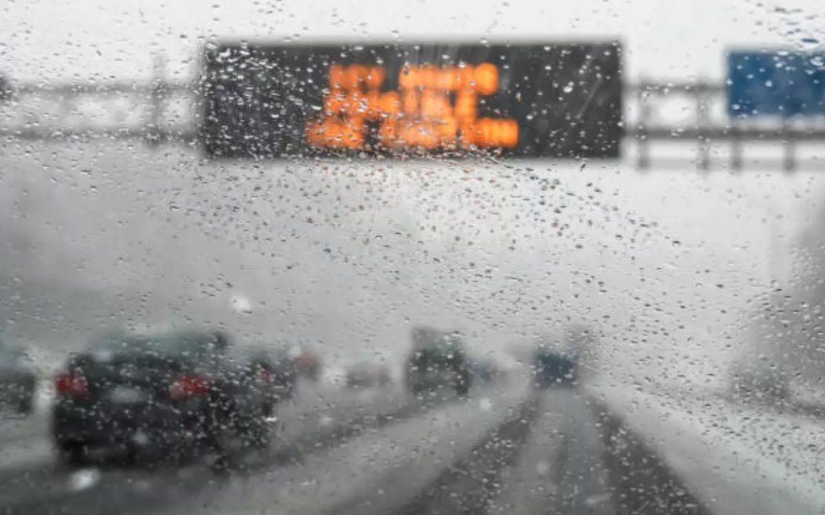 Дорогу закрыли в одном регионе Казахстана