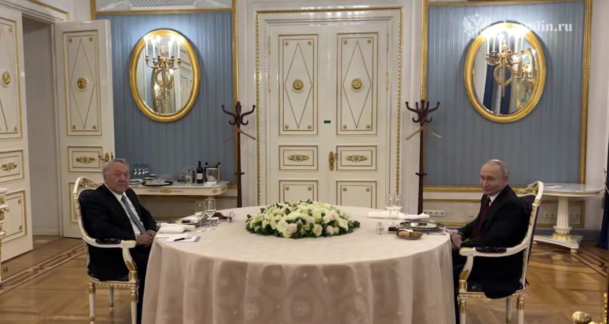 Путин встретился с Назарбаевым в Москве