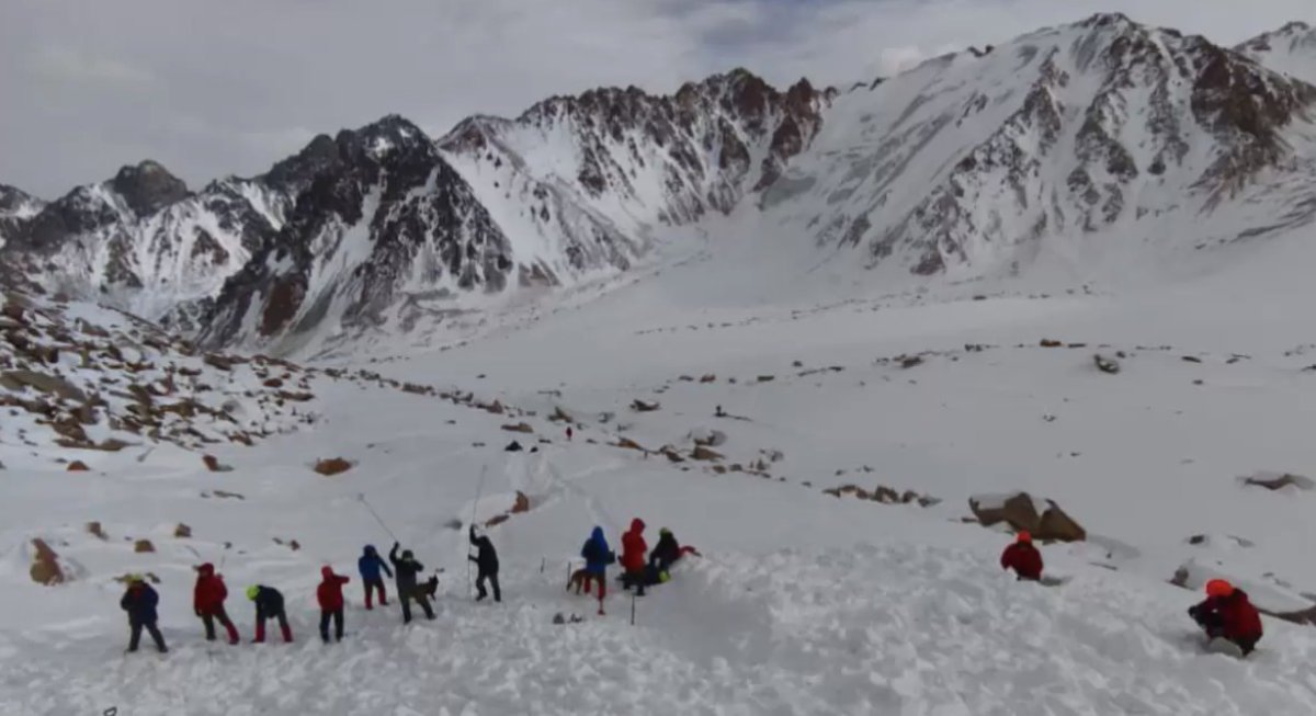 В Алматы похоронили подростка, погибшего в горах