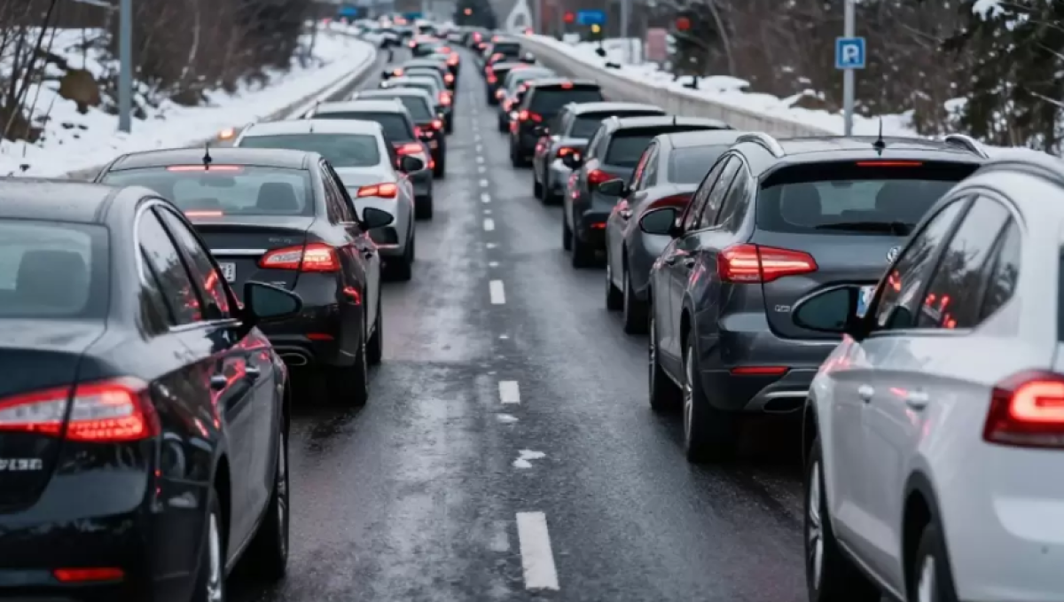 Водители жалуются на огромные очереди на границе Казахстана и России