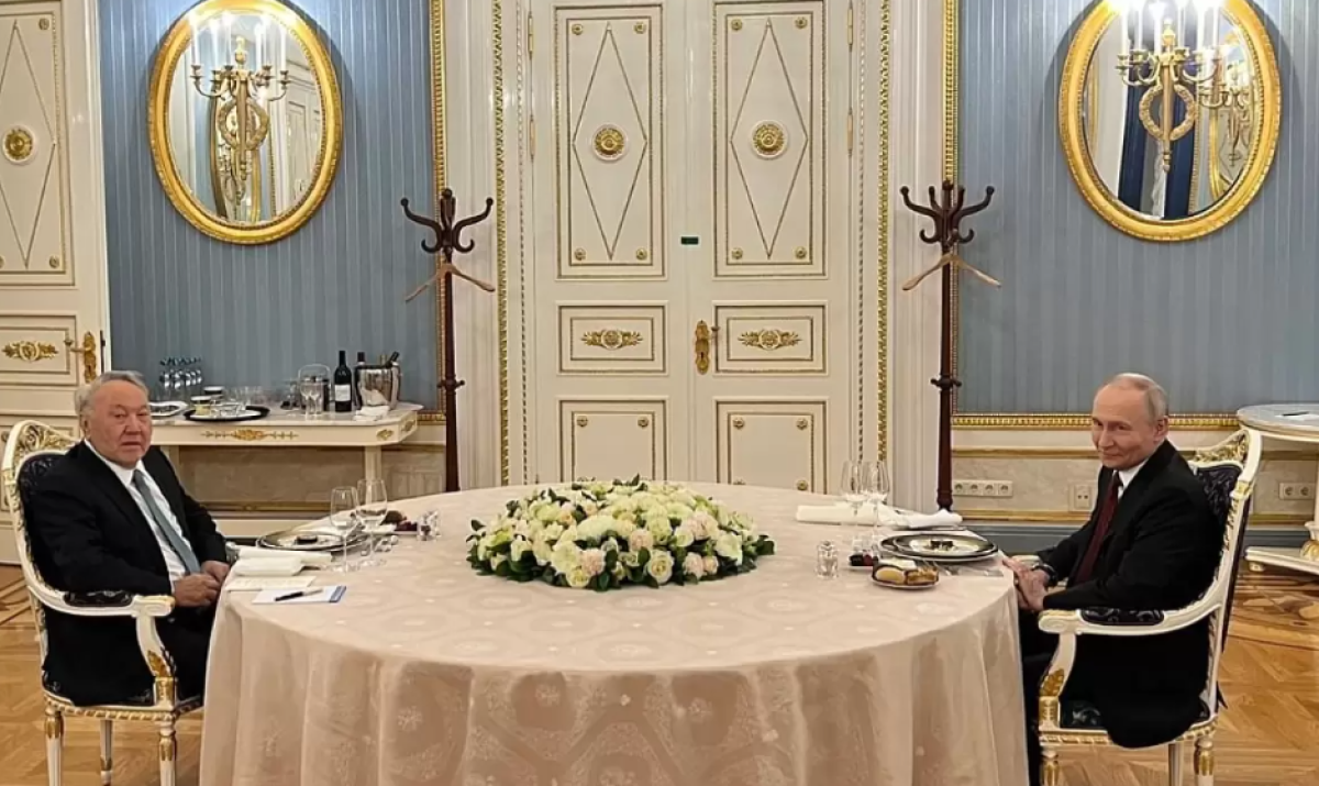 Путин встретился с Назарбаевым по его настоятельной просьбе