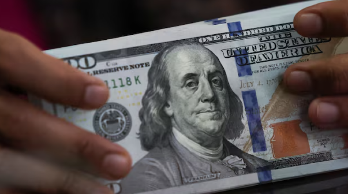 Доллар находится под давлением? Эксперты назвали причины