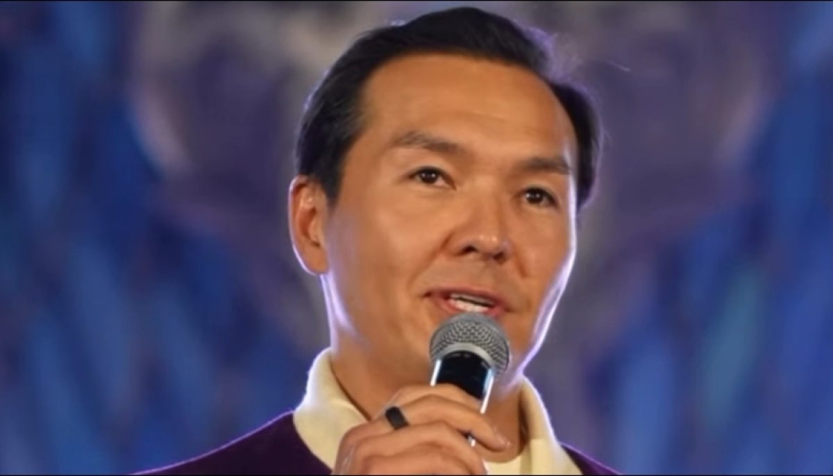 Нурали Алиев хочет исцелить свою семью, друзей и все окружение