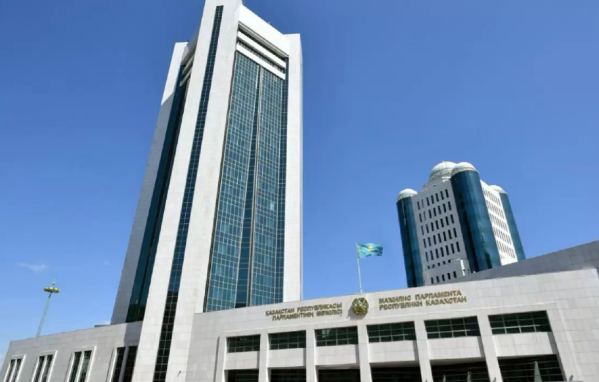 Госслужба, инвестиции, ОДКБ: какие законопроекты взяли в работу депутаты в Казахстане