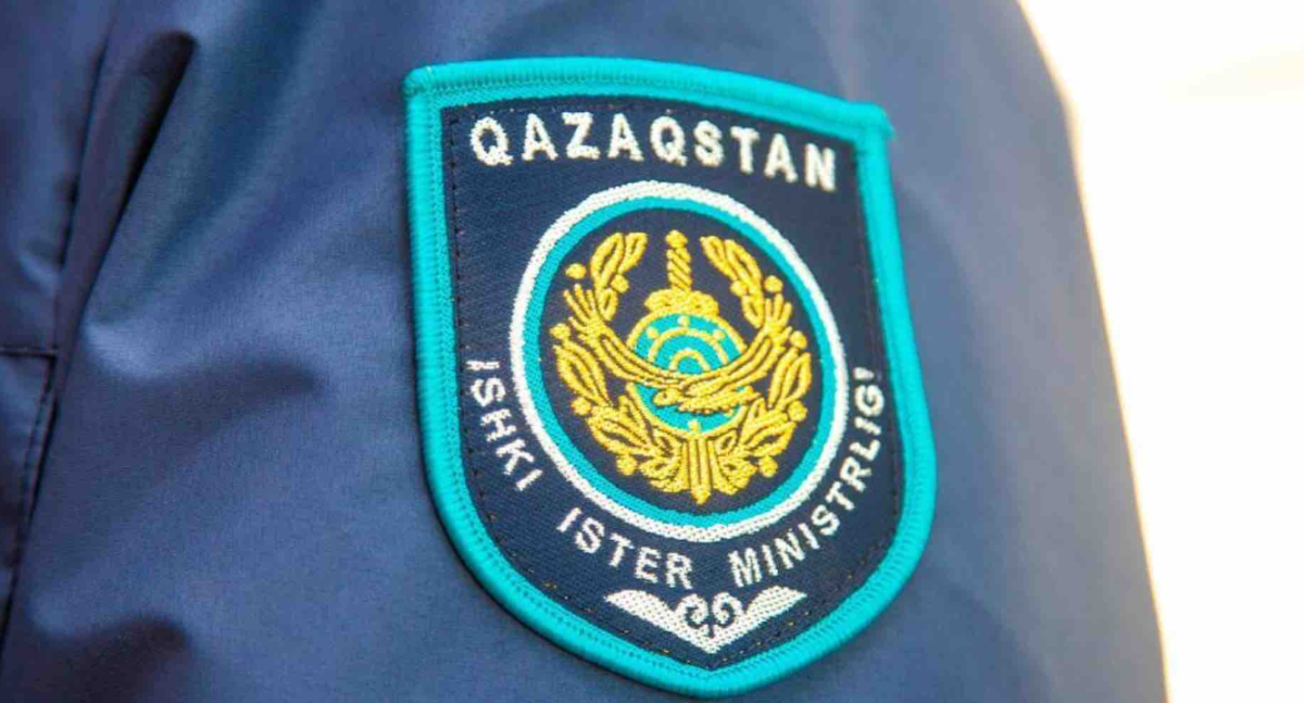 В Астане мужчина выстрелил в сотрудника спецназа МВД