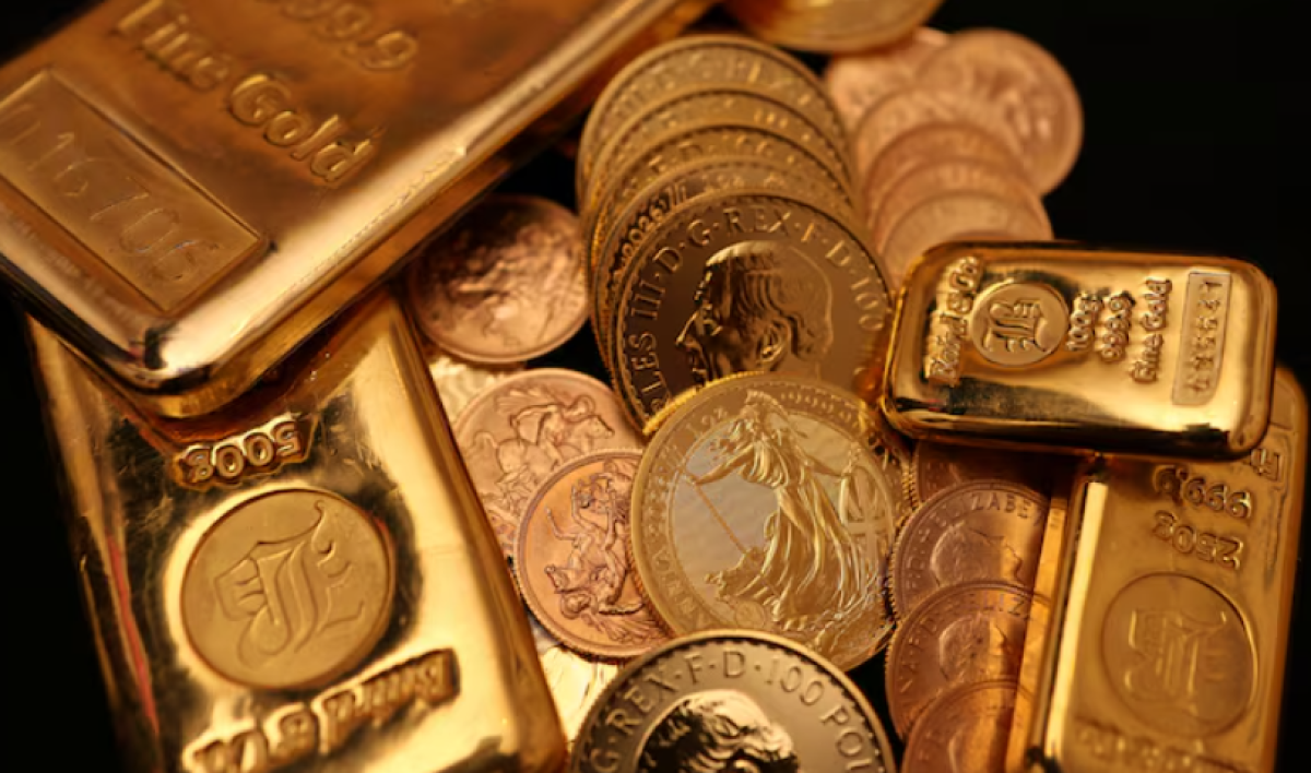 Золото и серебро дешевеют после рекордных отметок: рынок фиксирует прибыль