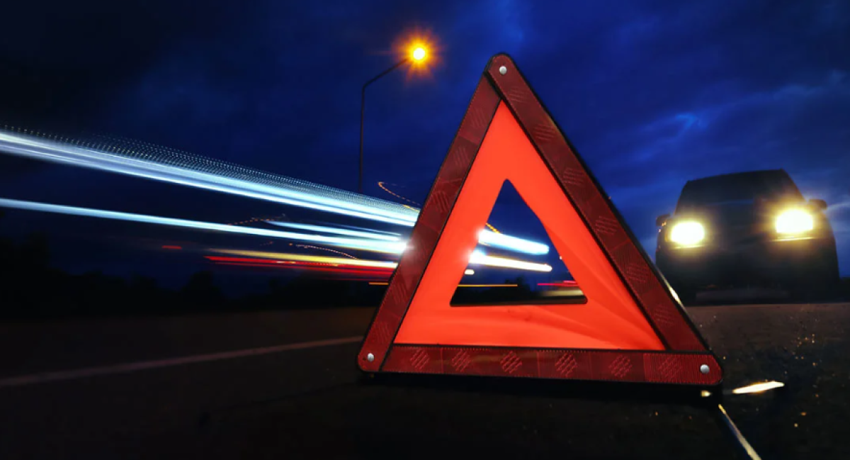 Автобус с 50 пассажирами перевернулся на трассе в Мангистау: погибли четыре человека