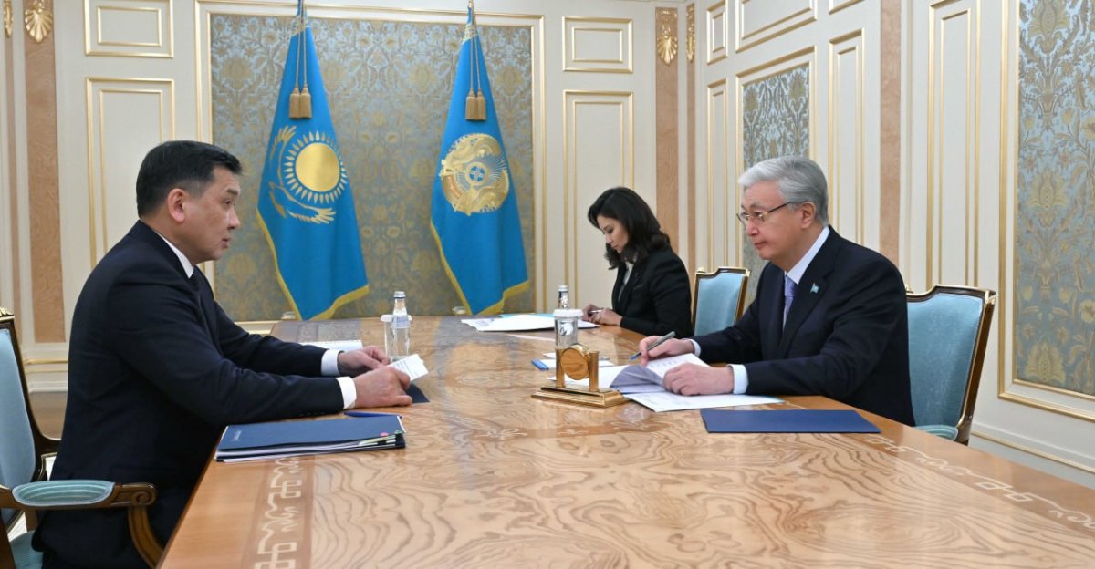 Токаев поручил обеспечить казахстанских железнодорожников доступным жильём