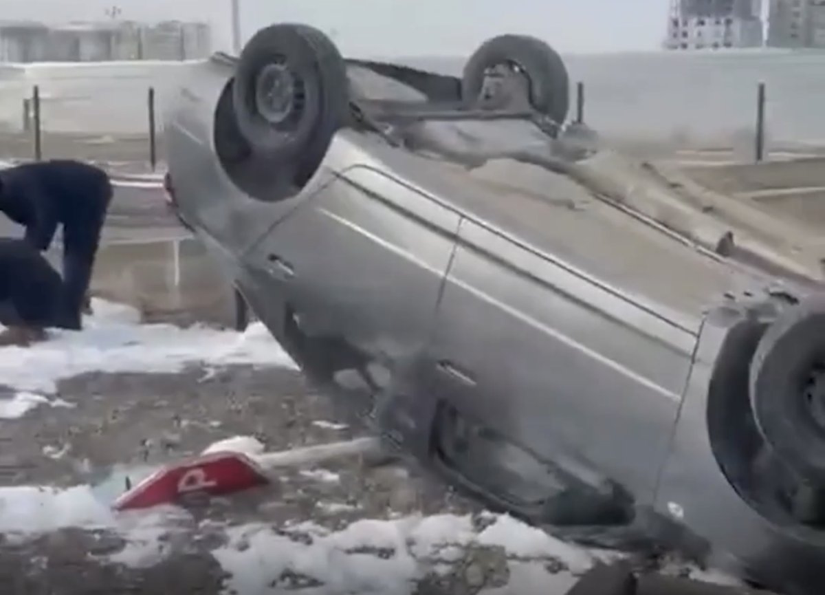 Сдавала экзамен на права: в спецЦОНе Шымкента кандидат опрокинула автомобиль