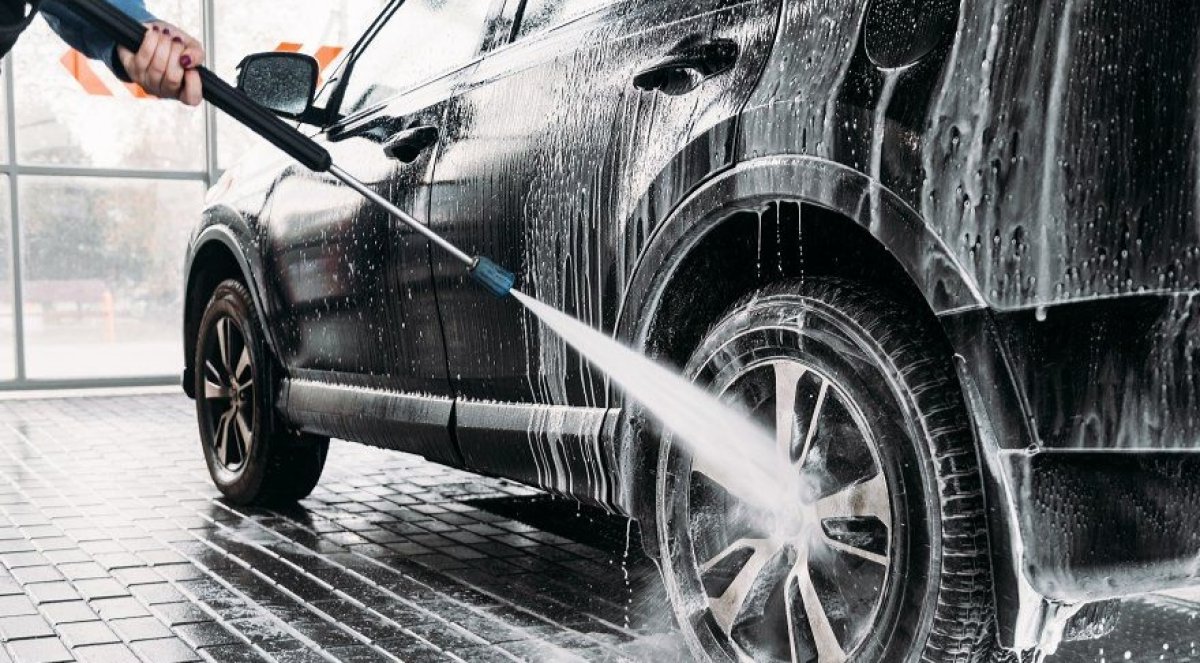 Автомойки резко подорожают в Казахстане? На бизнес "повесили" миллионные расходы