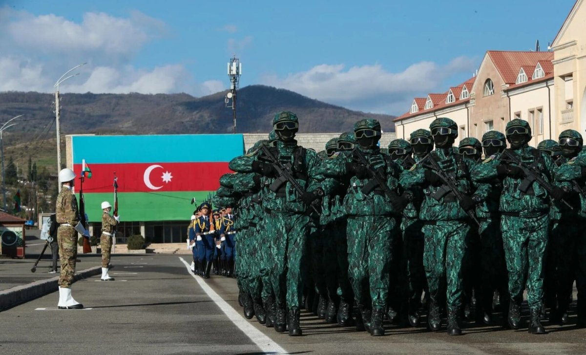 НАТО берет под свое крыло Азербайджан