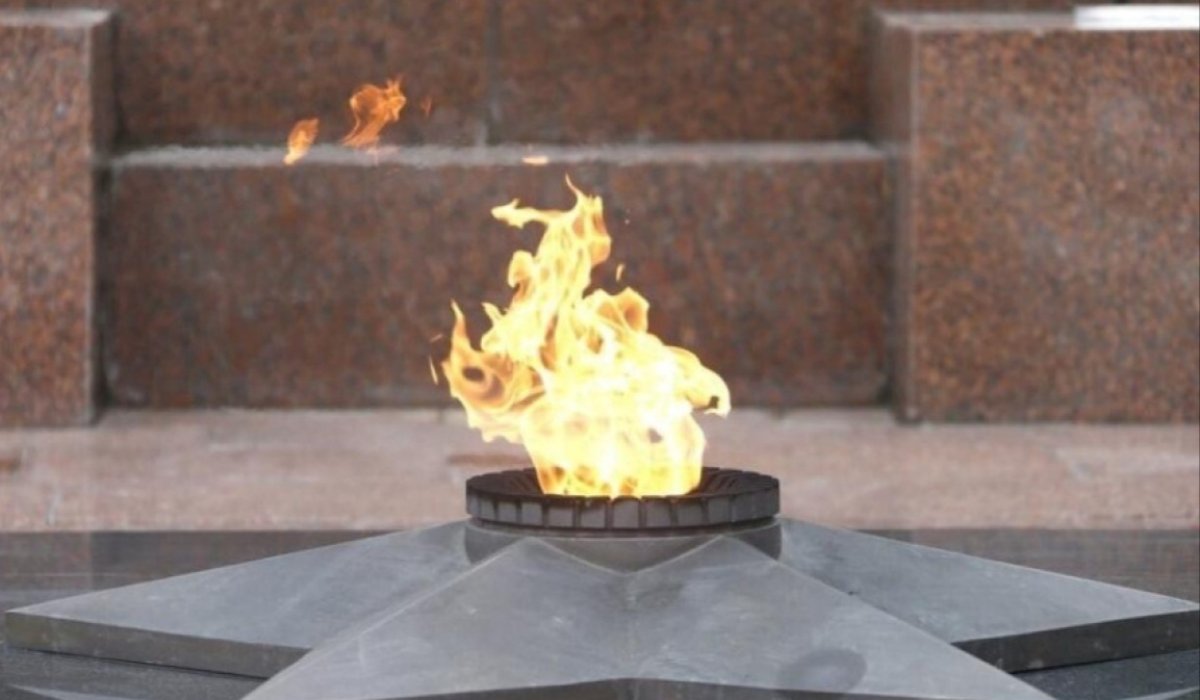 Казахстанца наказали за осквернение Вечного огня