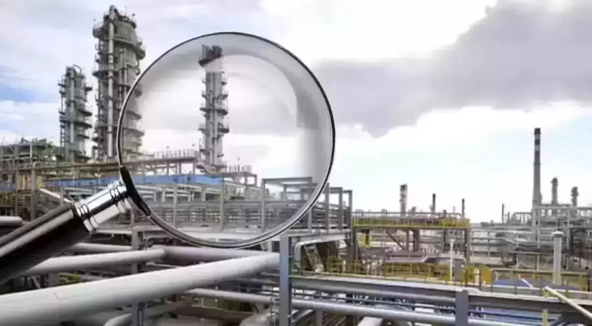 В Атырау проверяют нефтезавод из-за запаха серы и загрязнения воздуха