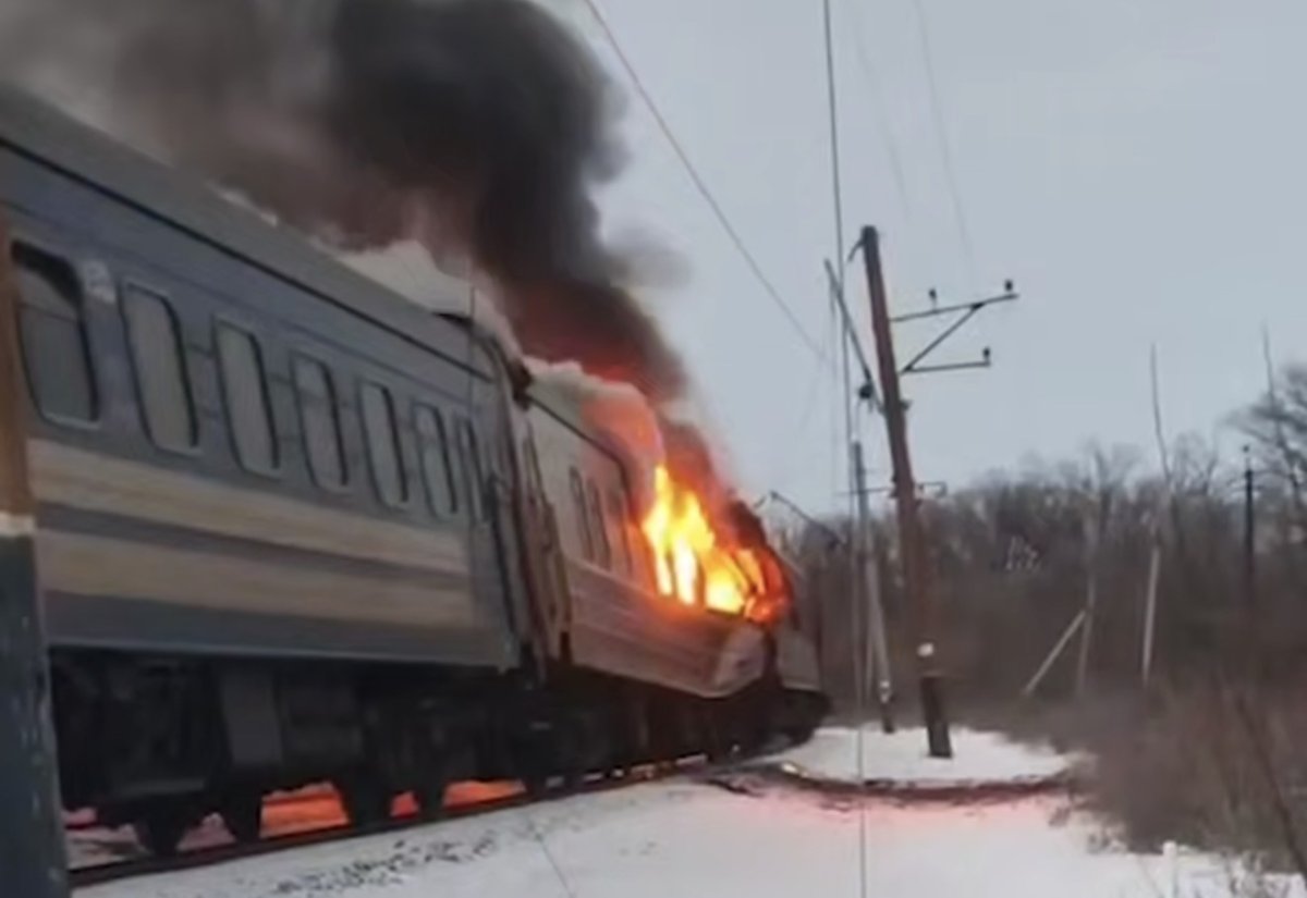 Российский дрон попал в вагон с пассажирами в Украине: есть жертвы