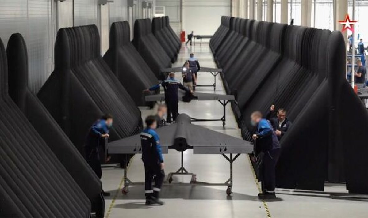 Обман и рабский труд: казахстанок вербуют для сборки военных дронов в России