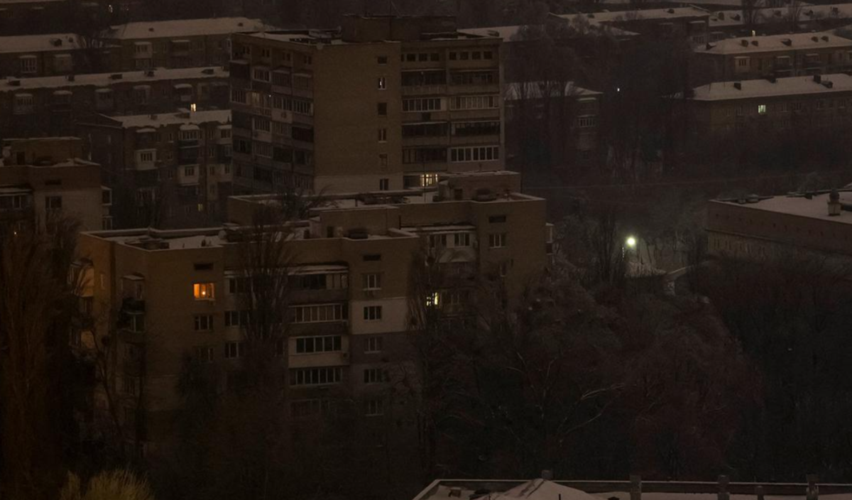 Массовый блэкаут в Украине оставил города без света, воды и тепла