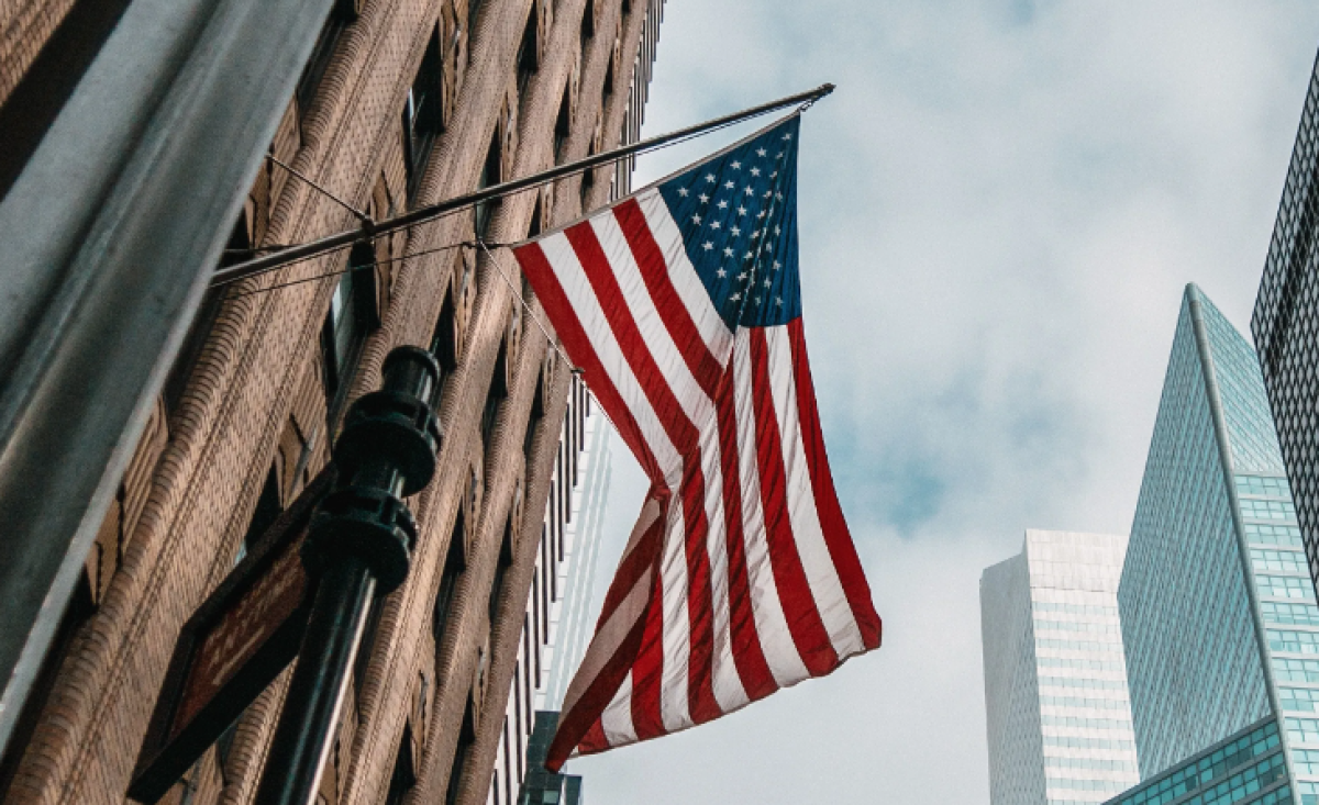 Сотни тысяч протестующих вышли в США после смертей при действиях ICE