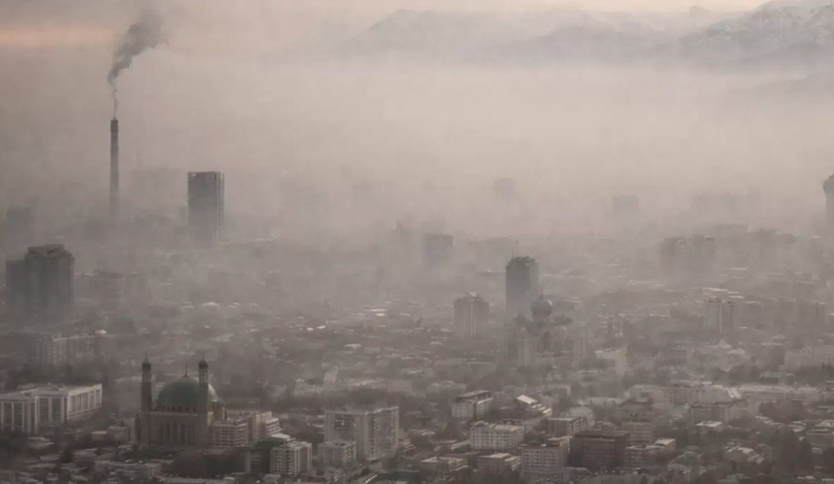 12 городов Казахстана накроет смог