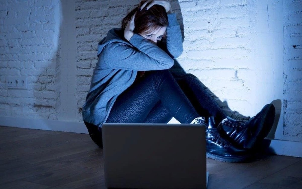 Казахстанки жалуются на сталкеров из соцсетей