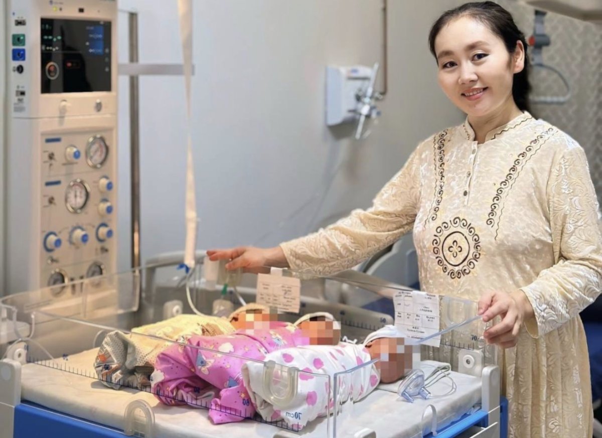 Алматинка родила тройню и сразу стала многодетной мамой