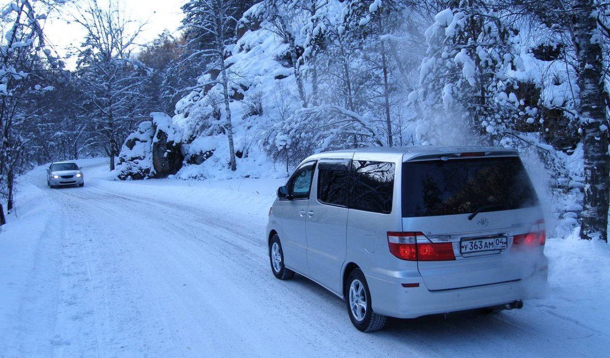 Toyota Alphard и другие "праворульки" попали под запрет в Казахстане