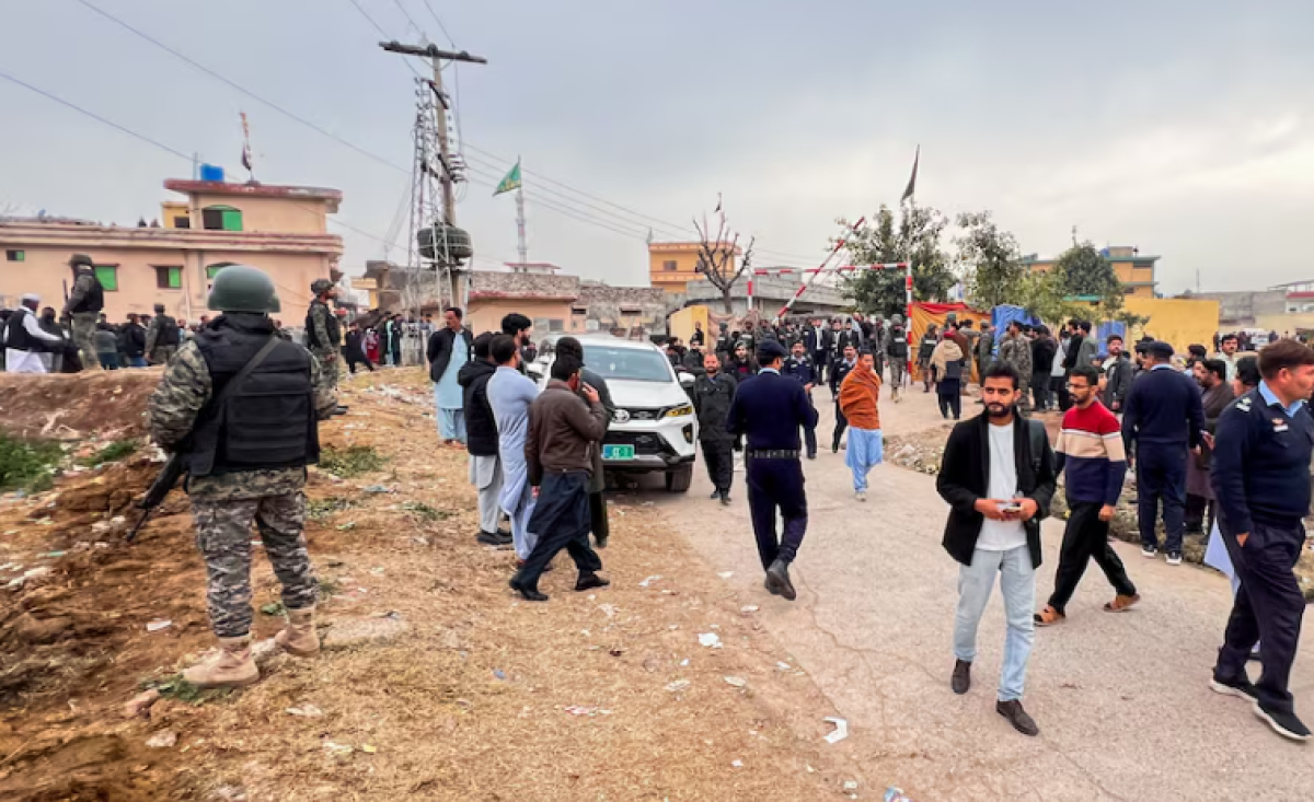 Теракт произошел в мечети в столице Пакистана: погибло больше 30 человек