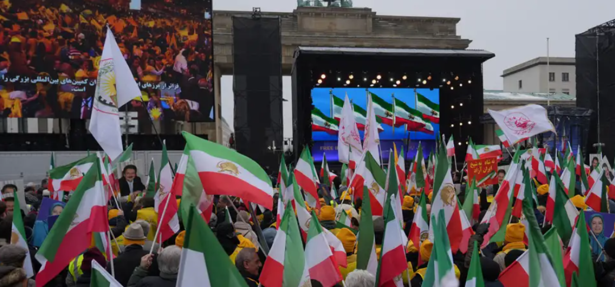 Тысячи людей в Берлине вышли поддержать народ Ирана