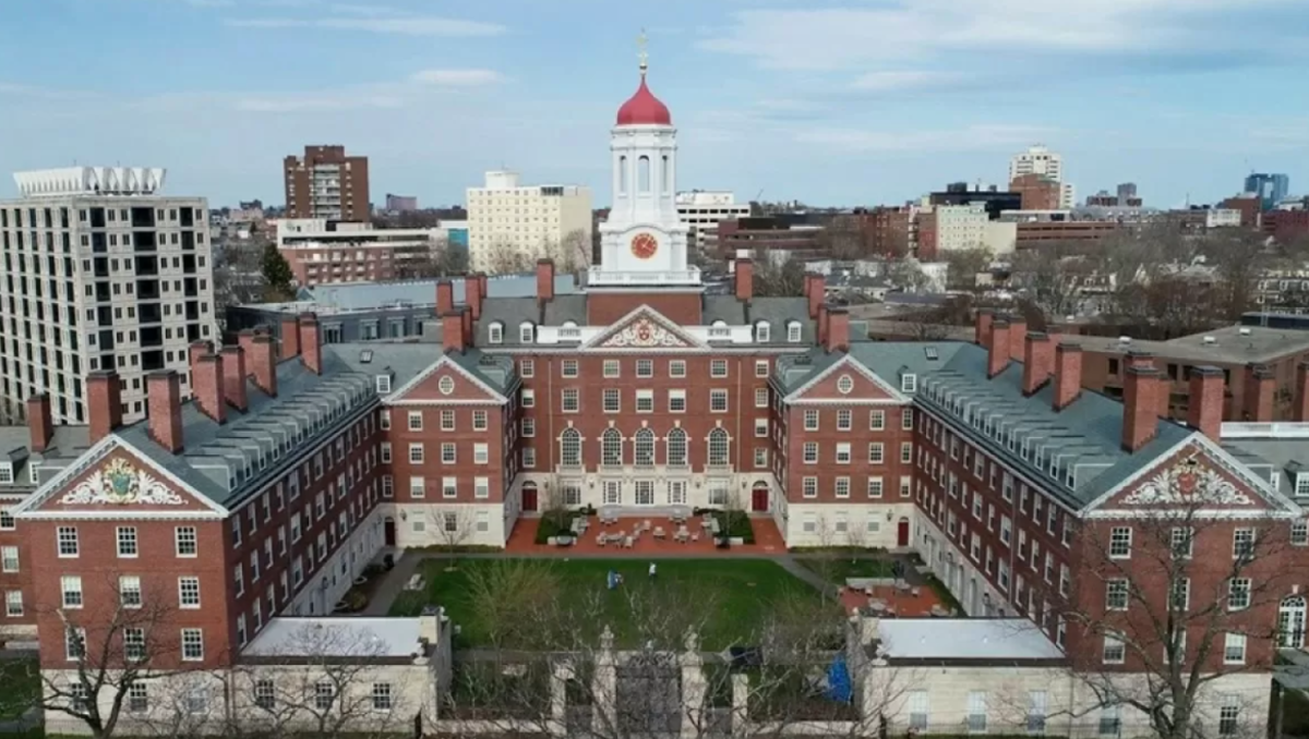 Пентагон разрывает научное сотрудничество с Гарвардом