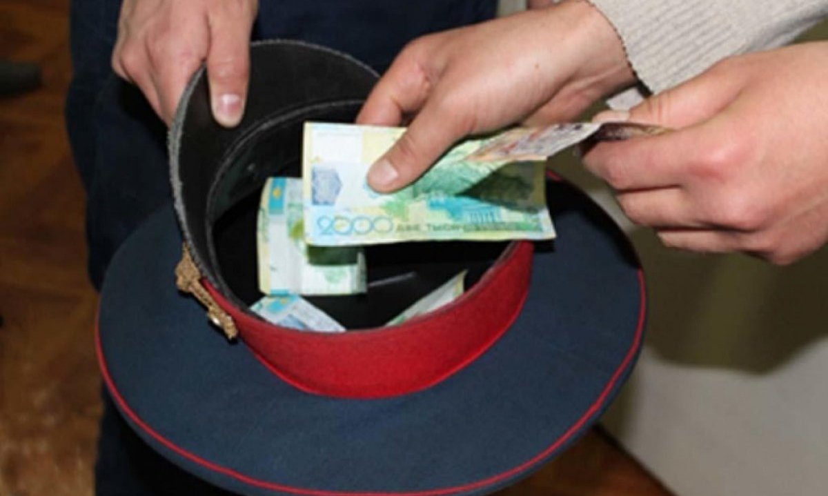 Все больше казахстанцев не доверяют антикоррупционной службе и полиции