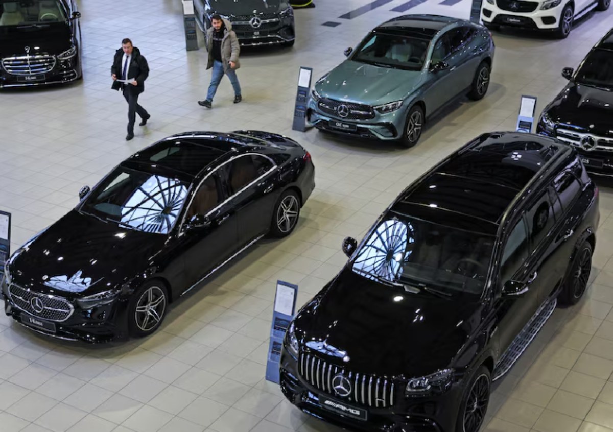 Россия получает тысячи иномарок через Китай в обход санкций