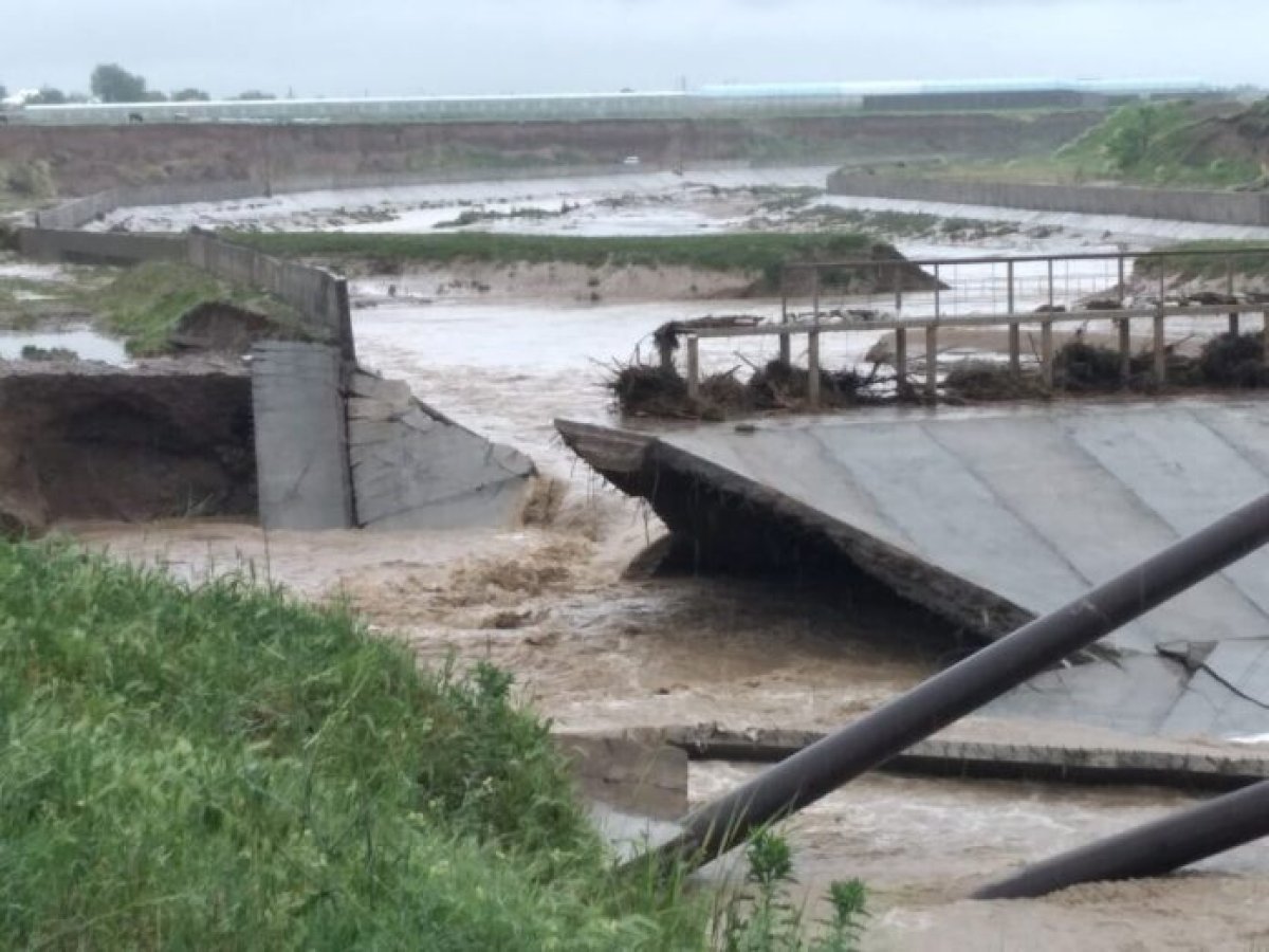 Дамбу за 2,7 млрд тенге разрушили через месяц после ремонта в Шымкенте