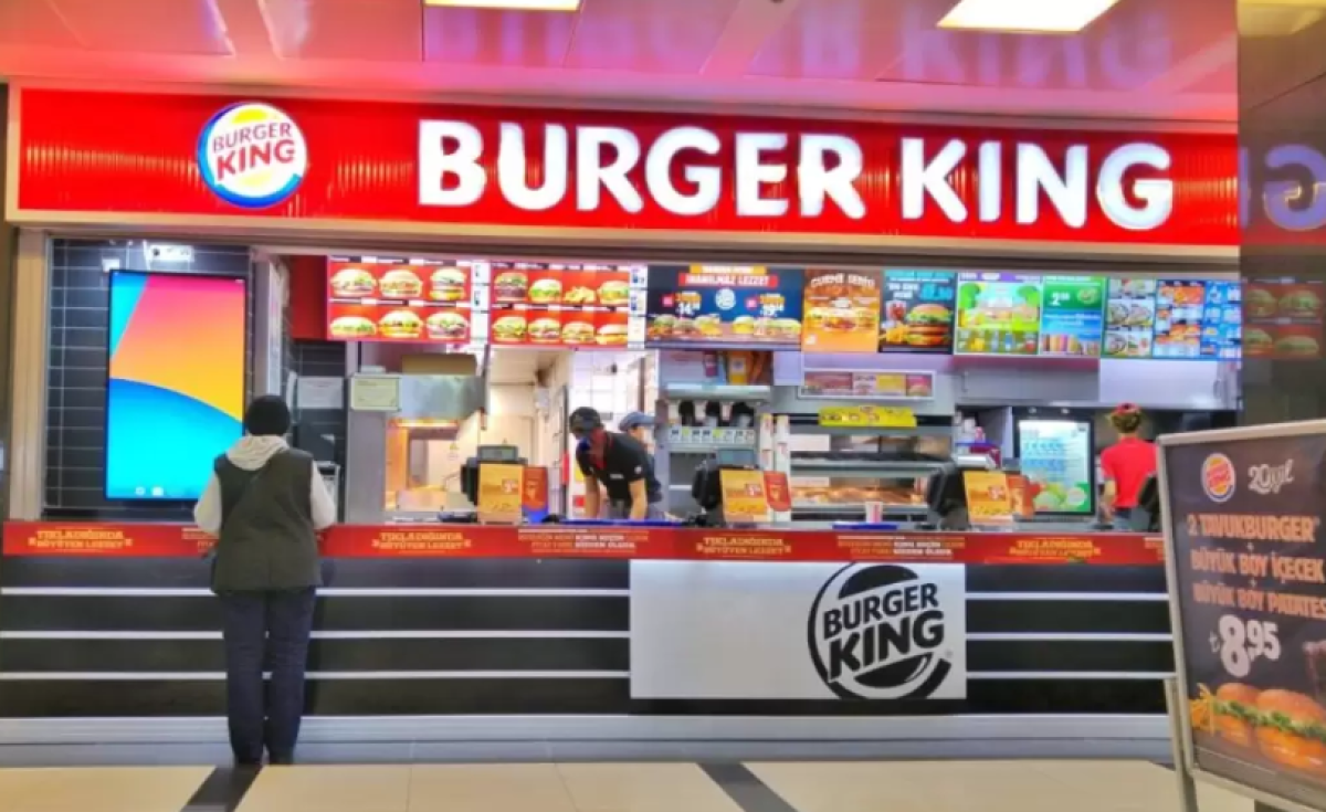 Травля работника с аутизмом в Burger King: одного из руководителей отстранили