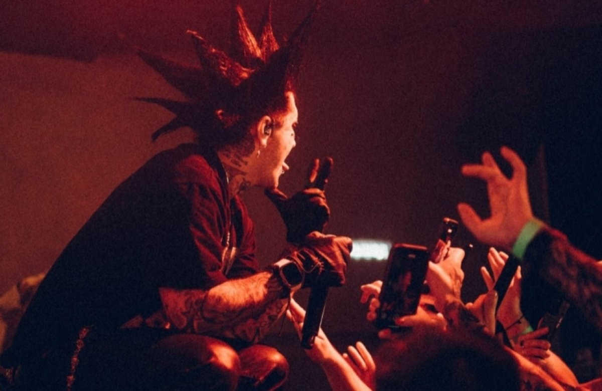 "Русская община" добилась отмены концерта казахстанца в России