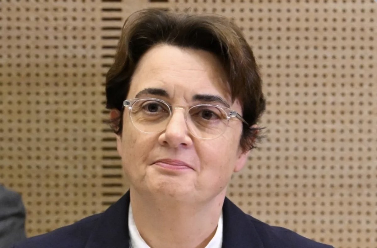 Директор Лувра ушла в отставку после громкого ограбления