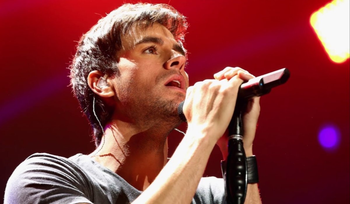 Концерт Энрике Иглесиаса официально анонсирован в Казахстане