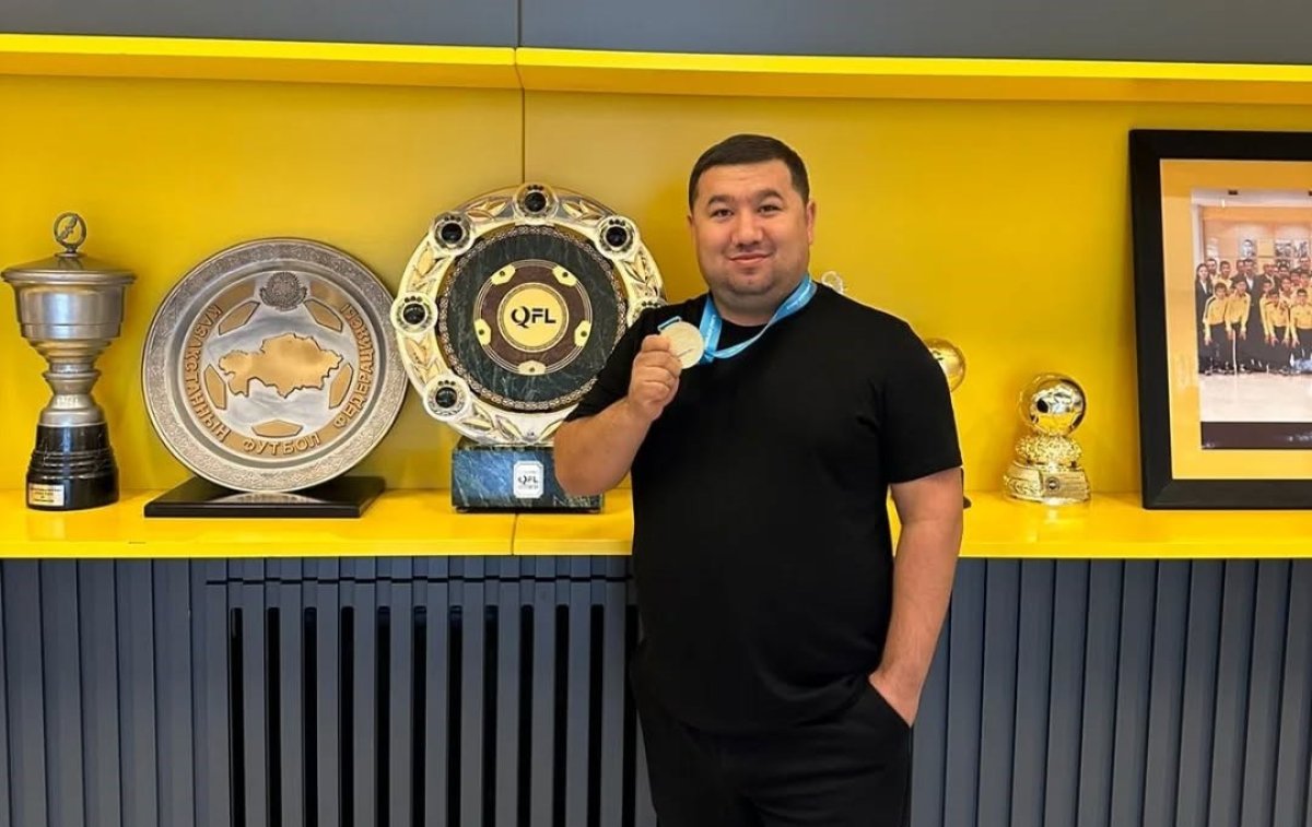 Врача ФК «Кайрат» сняли с рейса за шутку о бомбе