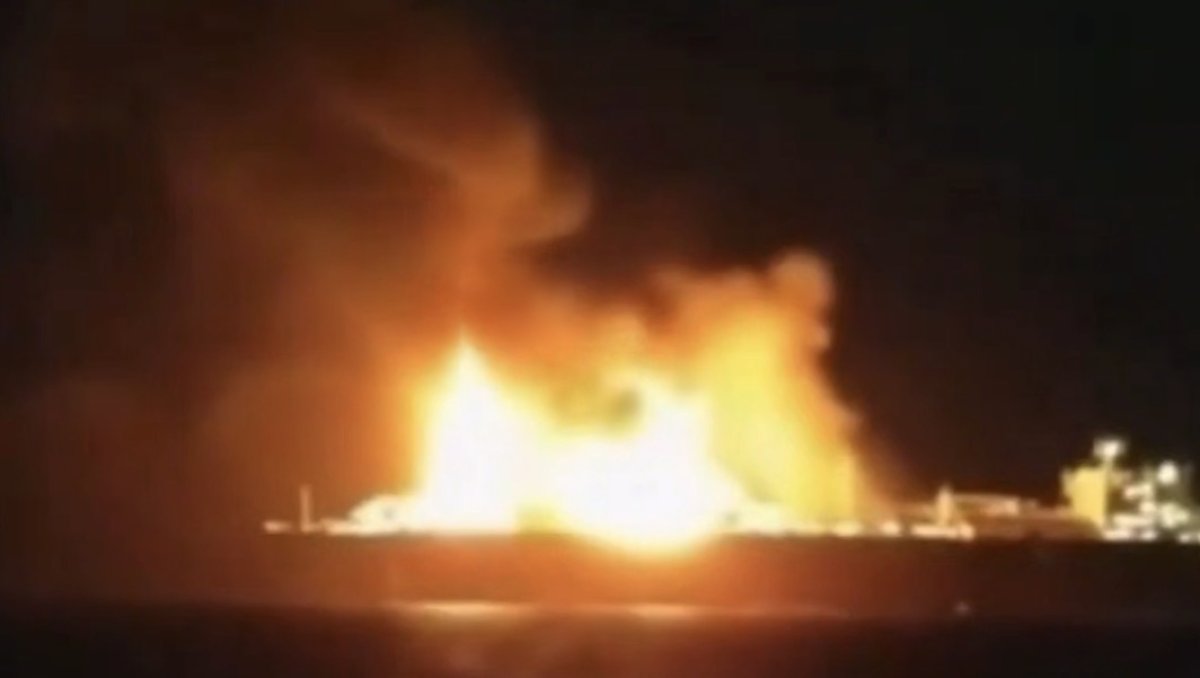 В Средиземном море загорелся российский танкер под санкциями - СМИ