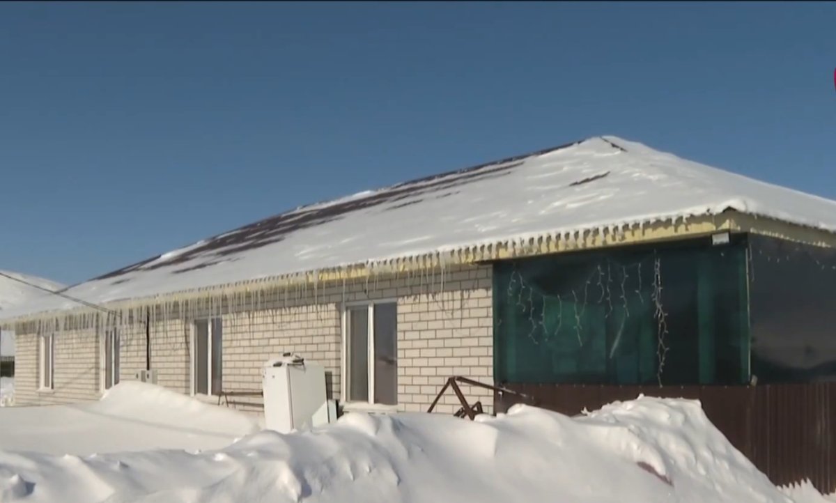 Многодетным семьям выдали полуаварийные дома на востоке Казахстана