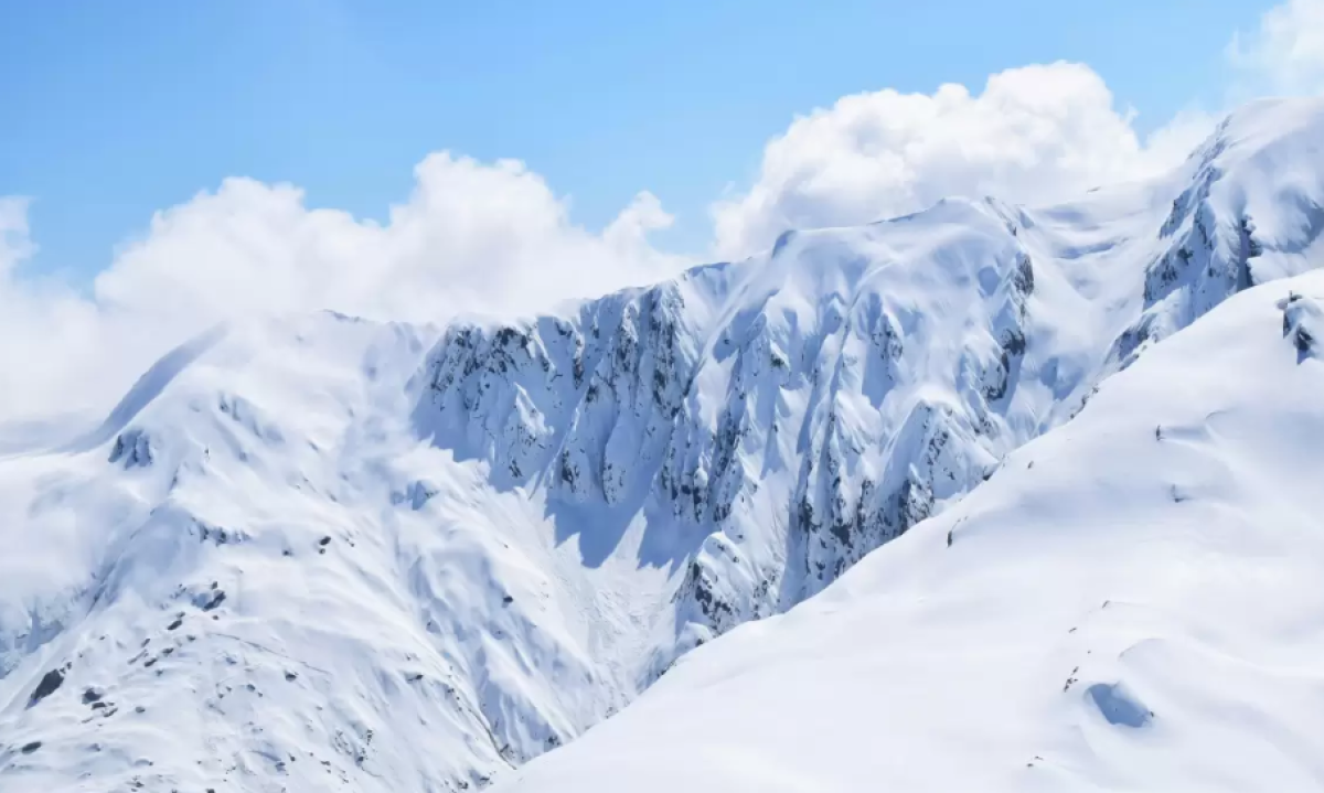 Иностранный турист упал в овраг в горах Алматы