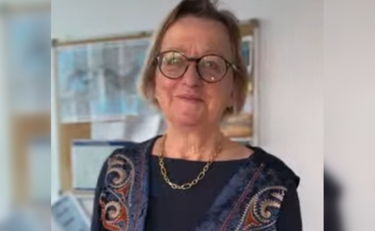 Британские дипломаты облачились в казахские костюмы в честь Наурыза