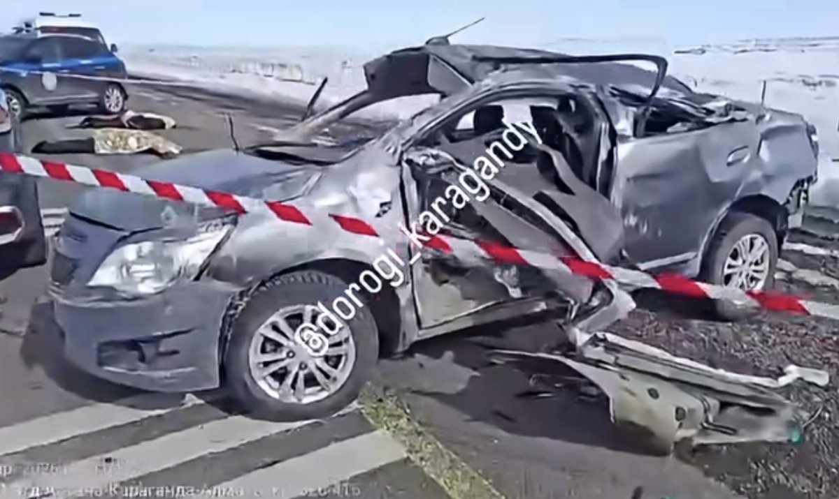 Три человека погибли в страшном ДТП в Карагандинской области