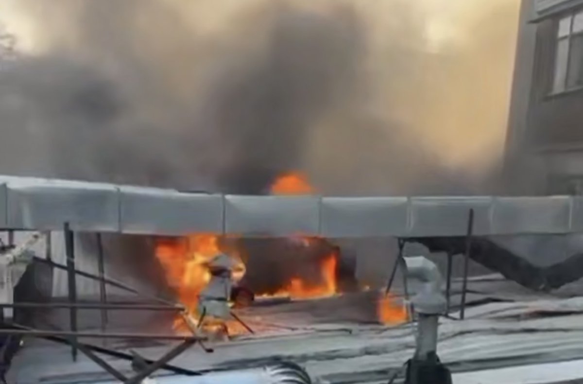 Пожар вспыхнул в кафе рядом с жилым домом в Таразе