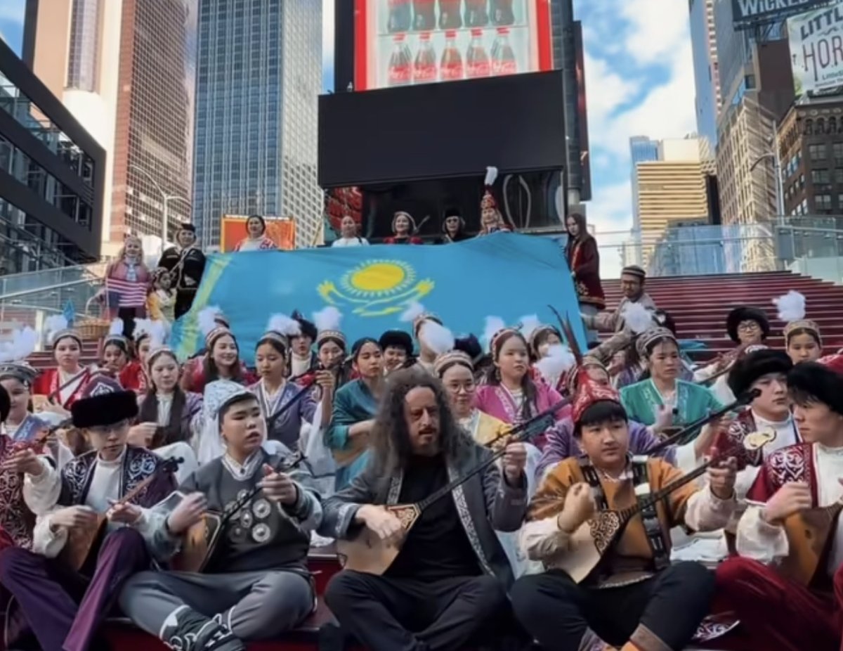 Более 1000 человек: казахи отпраздновали Наурыз на Таймс-сквер в Нью-Йорке