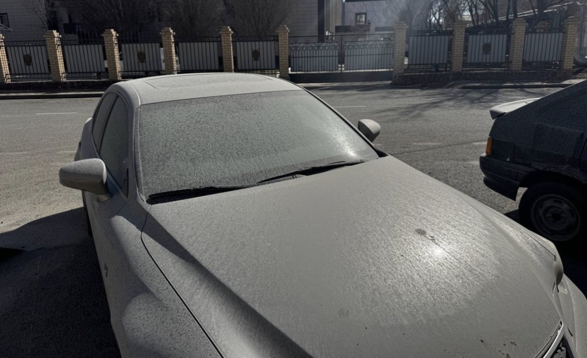 «Машины в налёте»: жители Атырау пожаловались на странный дождь